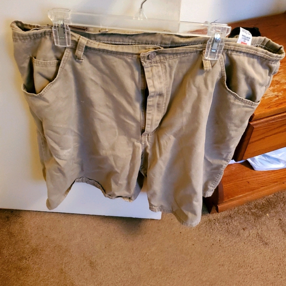 Wrangler Men's Khaki Relaxed Fit  Shorts Size 40 N